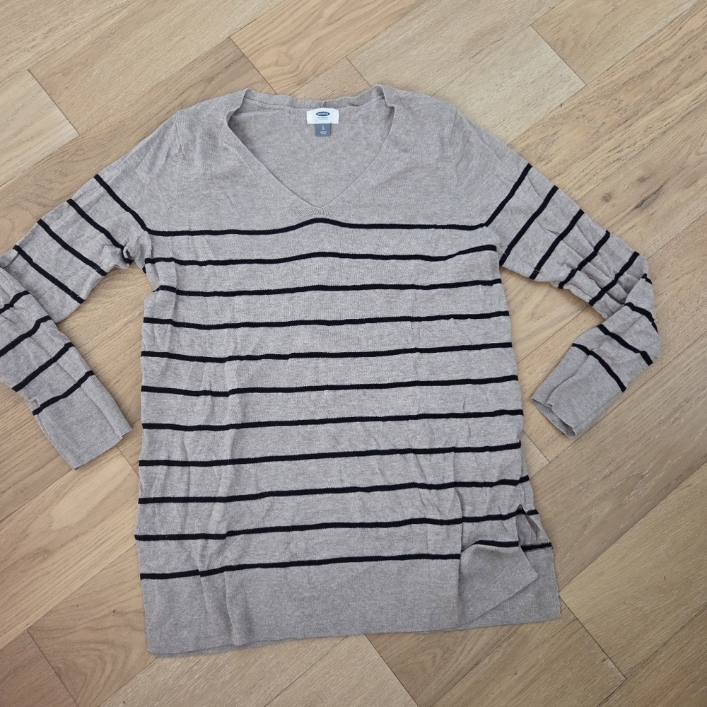 OLD NAVY | NWOT Striped V-Neck Sweater
